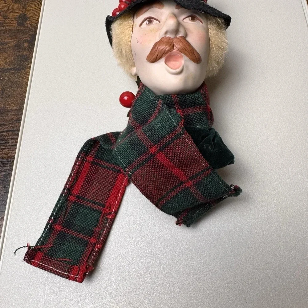 Vintage‎ Victorian Caroler Head Christmas Ornament Top Hat Plaid Scarf Singing